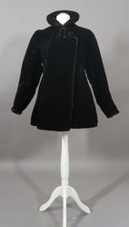 Damenjacke aus schwarzbraunem Webpelz