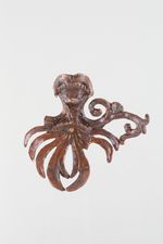 Löwengreif über aufgelockerter Palmette