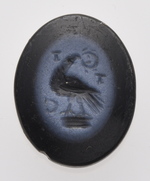 Adler mit einem Kranz im Schnabel