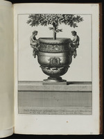 Bronzevase mit Ziegenköpfen und Satyren