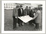 Auf dem Friedrichsplatz, Rudi Fuchs, Joseph Beuys, Johannes Süttgen, Fernando Groener, Thoenges, Hans-Jürgen Taurit, Fotodokumentation "7000 Eichen", documenta 7
