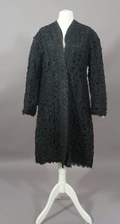 Schwarzer Abendmantel aus Guipurespitze, auf schwarzen Taft gearbeitet